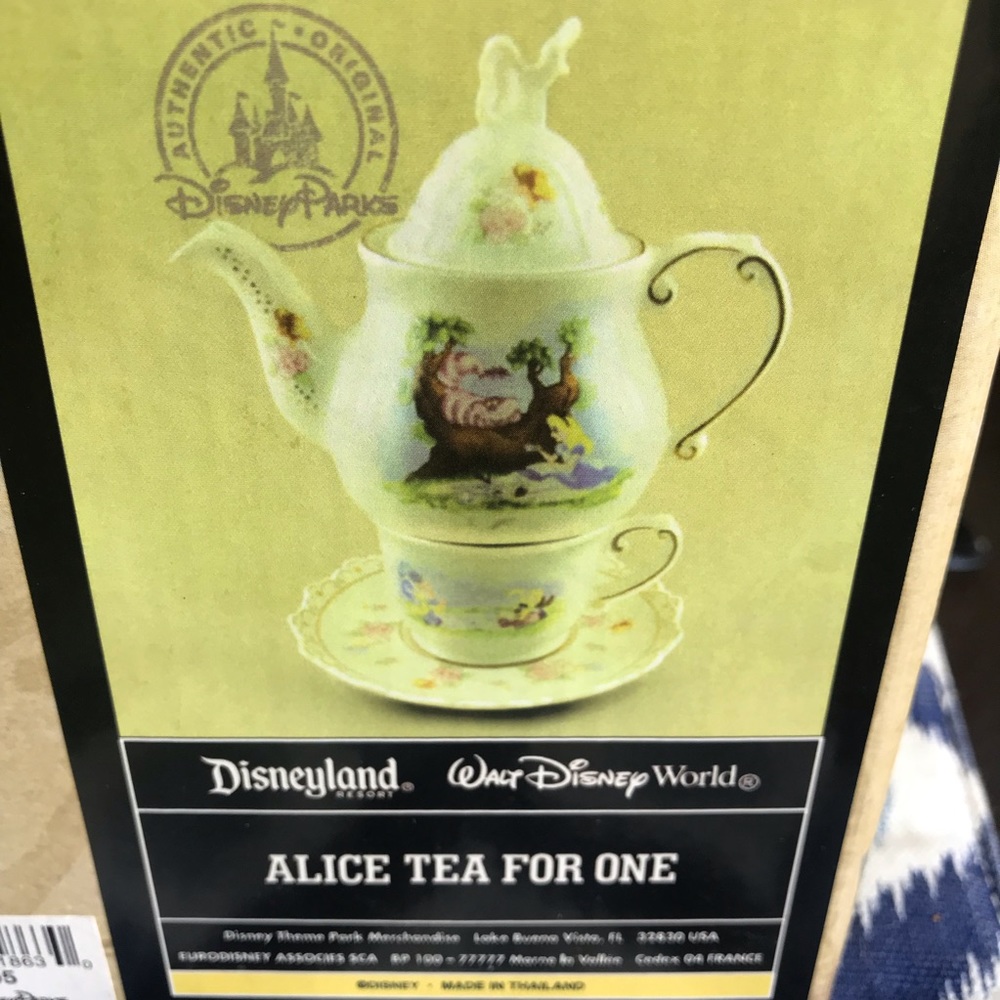 Authentic Disney world Alice in wonderland tea set